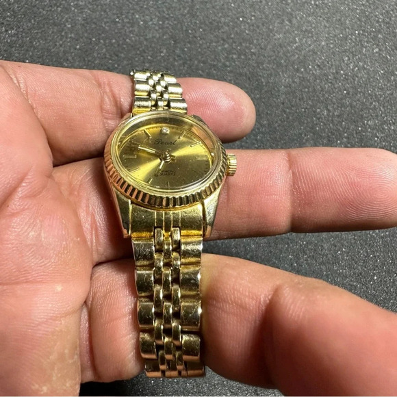 Ladies pearl diamond quartz watch gold tone gold dial working new battery - Picture 4 of 9